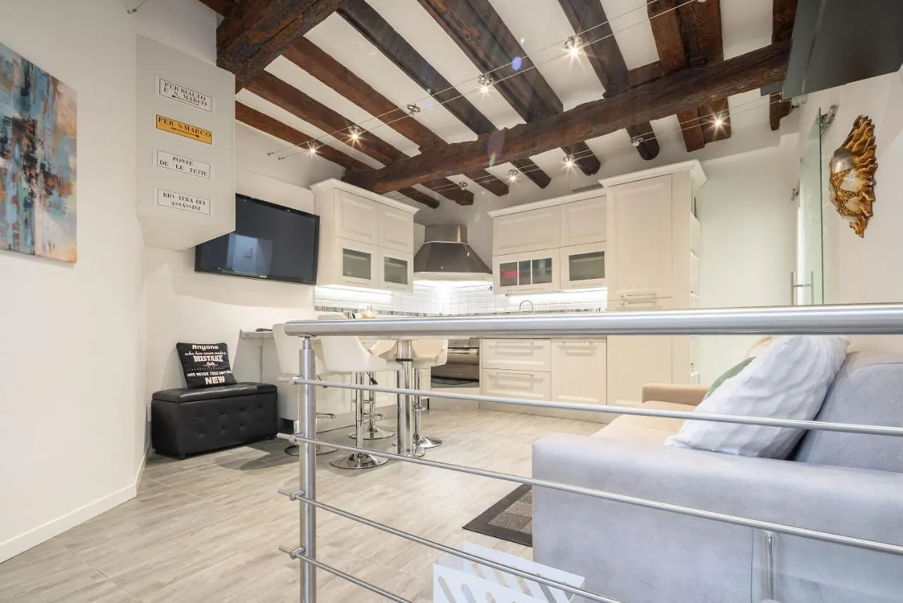 AI FRADEI boutique apartment Venise 0*,