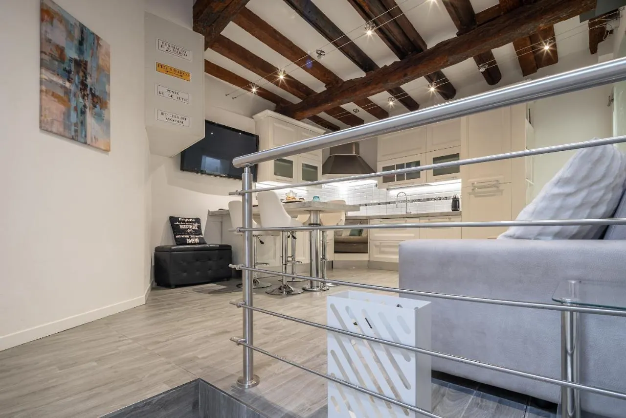 AI FRADEI boutique apartment Venise