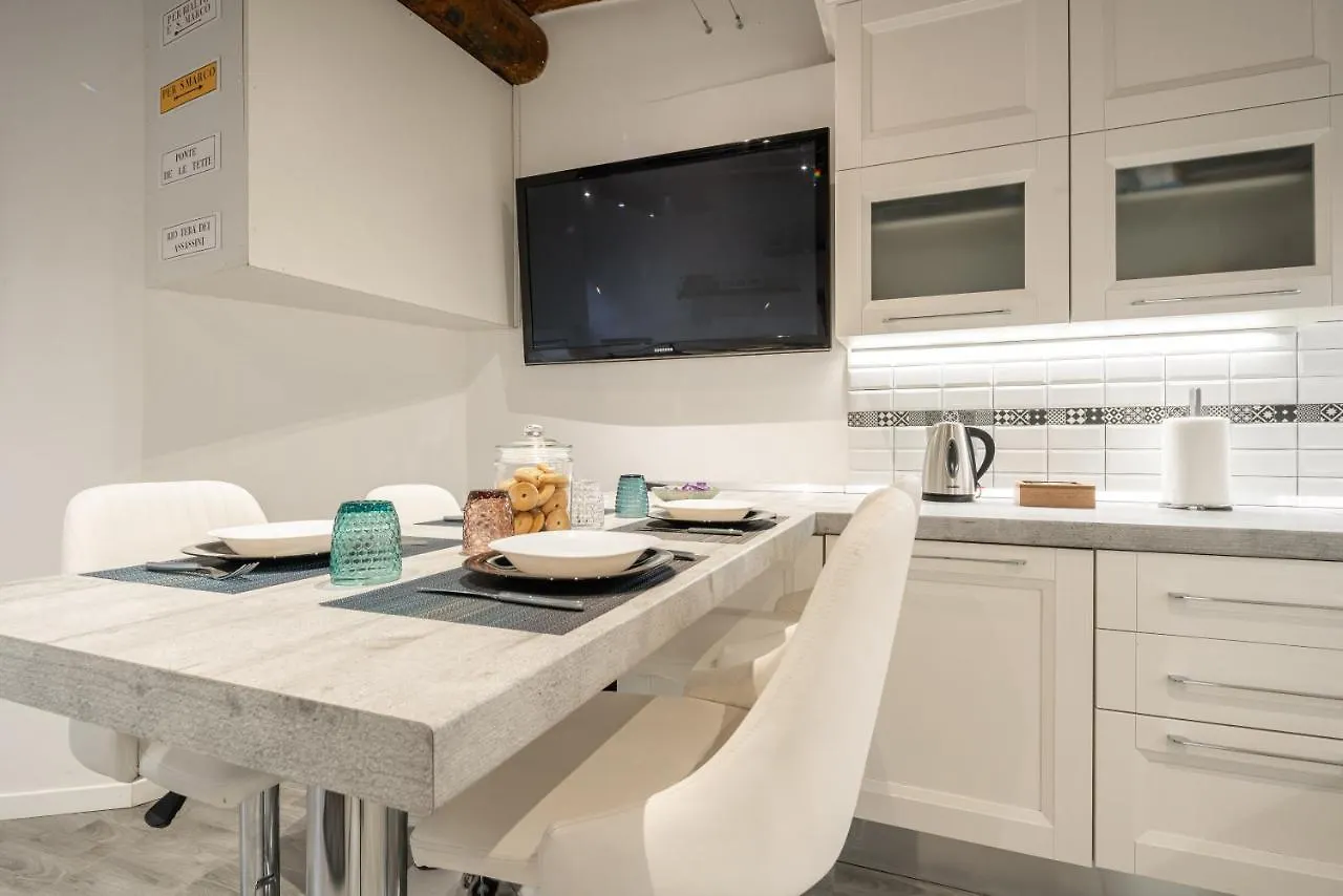 AI FRADEI boutique apartment Venise