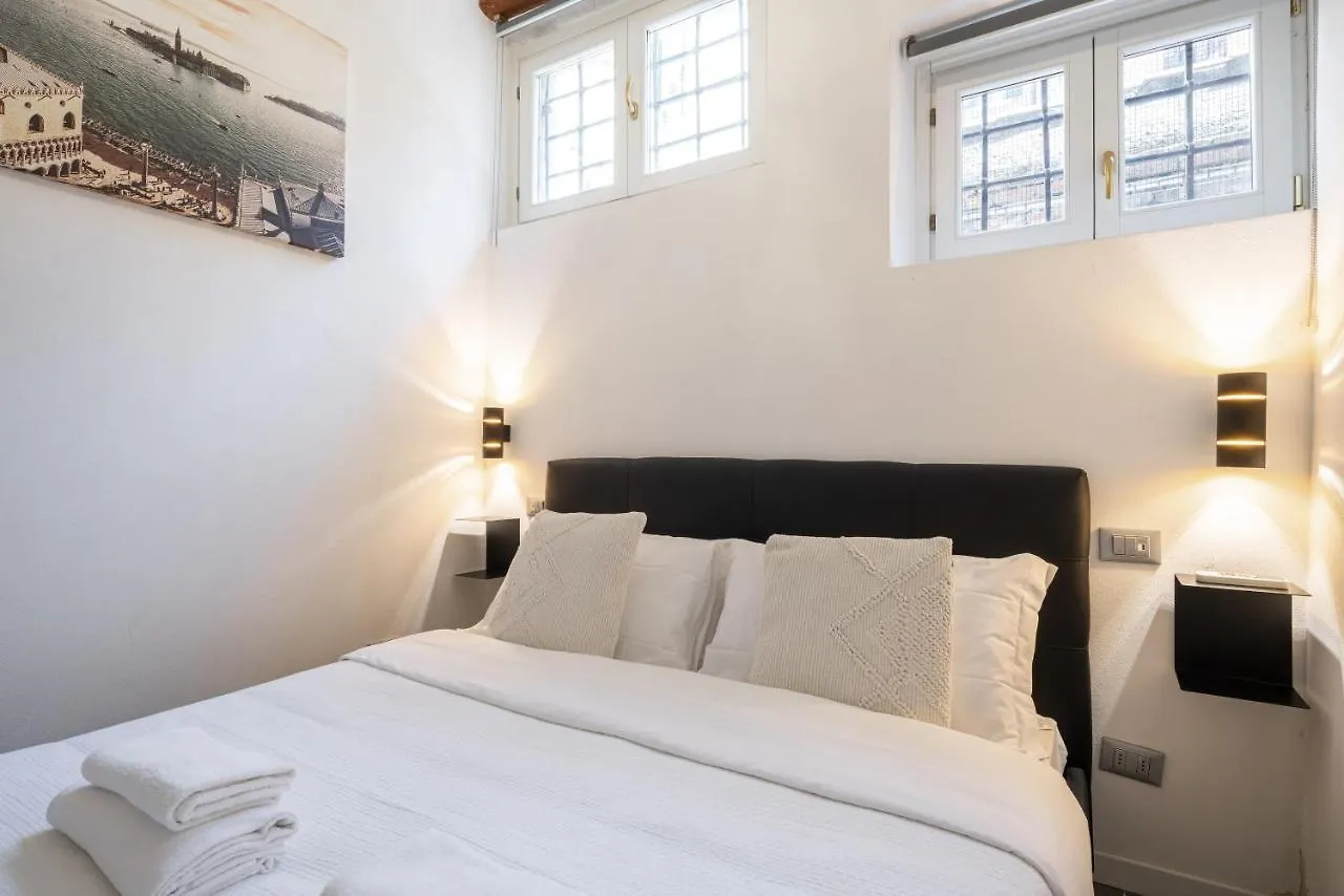 AI FRADEI boutique apartment Venise