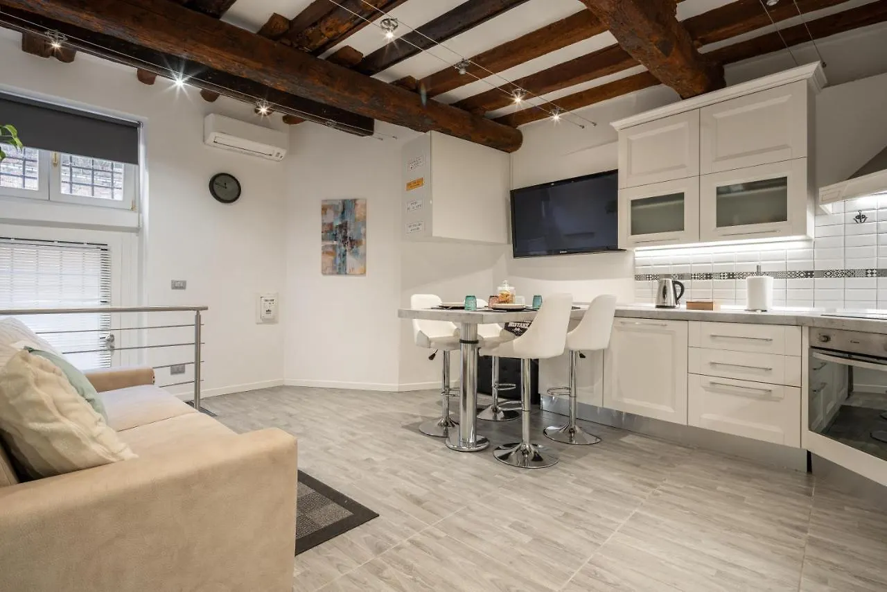 AI FRADEI boutique apartment Venise