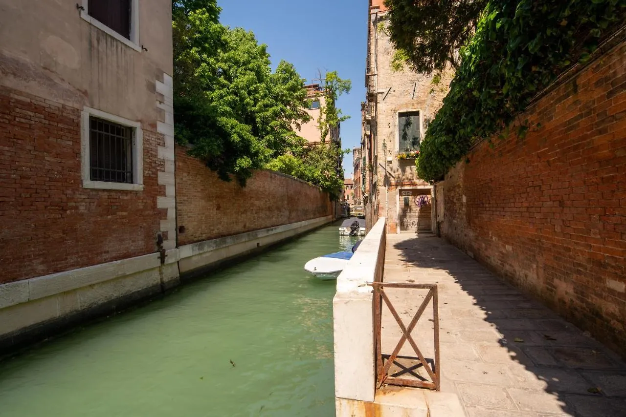 AI FRADEI boutique apartment Venise Italie
