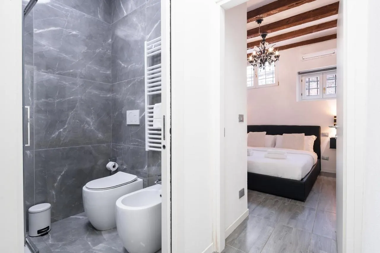 AI FRADEI boutique apartment Venise