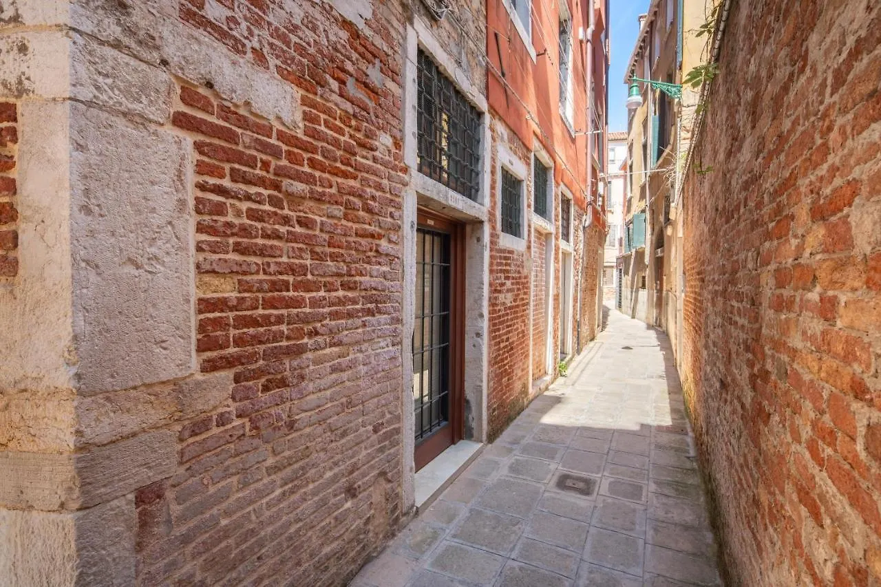 AI FRADEI boutique apartment Venise